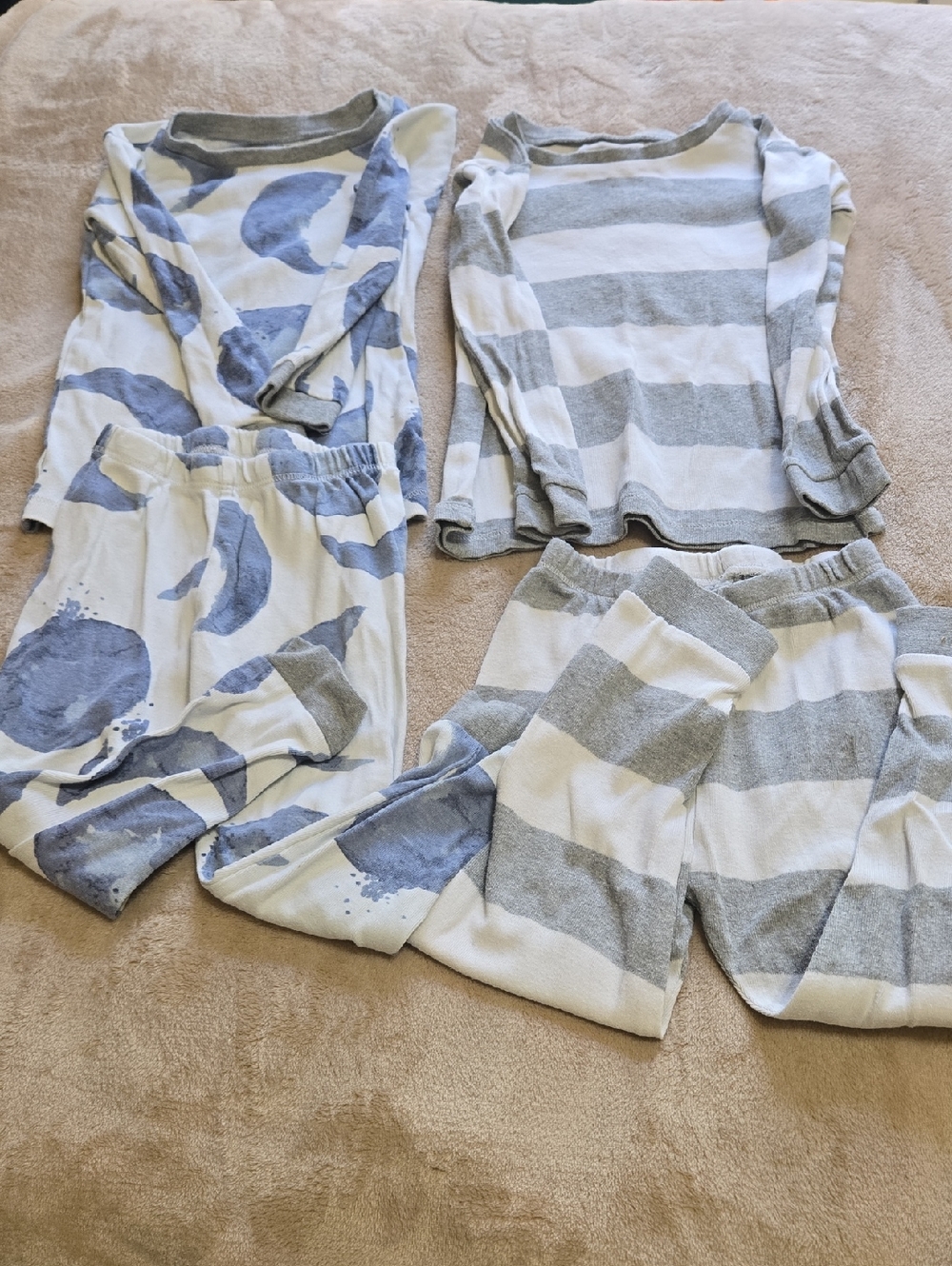 Burts Bee Set Of Pajama Sets